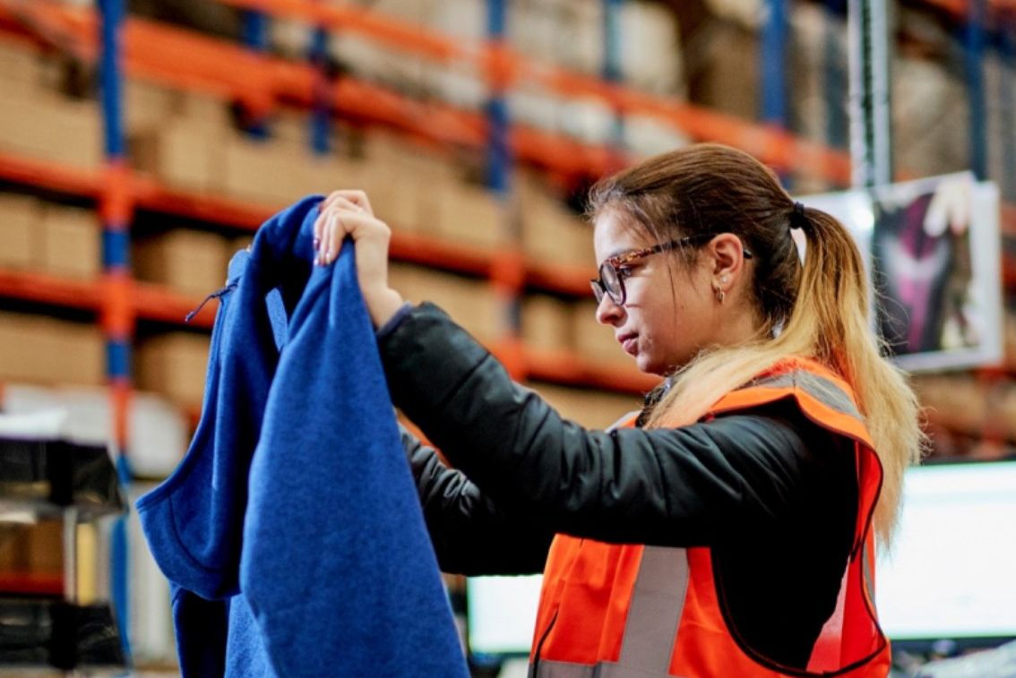 <h3><span class="heading--3"><span class="heading--3">Retail Fulfilment Services</span></span></h3>

<p><span class="heading--5"><span class="heading--5">Is your business receiving a high volume of eCommerce orders a day?</span></span></p>

<p>In addition to Parcelhub's business shipping management solutions, Parcelhub and the Whistl Fulfilment team can also provide&nbsp;a range of <a href="https://www.whistl.co.uk/fulfilment" target="_blank">eCommerce fulfilment</a> and <a href="https://www.whistl.co.uk/contact-centres" target="_blank">contact centre services</a> for commercial users who are seeking to outsource more aspects of their supply chain, such as customer product order fulfilment, customer support and product returns processing.&nbsp;<br />
&nbsp;</p>
