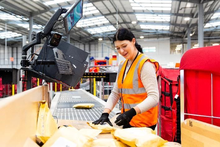 <h4><span class="heading--4">How Parcelhub delivers value to your business:</span></h4>

<p><strong>Faster Fulfilment:</strong> Speed up your entire label production and order processing workflow.</p>

<p><strong>Improved Checkout Conversion:</strong> Offer the flexible, affordable shipping options that reduce cart abandonment.</p>

<p><strong>Happier Customers:</strong> Boost satisfaction through reliable deliveries and proactive support solutions.</p>

<p><strong>Increased Repeat Business:</strong> Build loyalty with consistently excellent delivery experiences.​​​​​​​</p>

<p><strong>Lower Operating Costs:</strong> Save on carrier management, support, and shipping rates.​​​​​​​</p>

<p><strong>Simplified Shipping:</strong> Enjoy one platform, one contact, and one contract for all your multi-carrier needs.​​​​​​​</p>

<p><strong>Effortless Global Expansion:</strong> Easily ship across the UK and internationally via our established network.</p>
