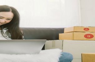 ecommerce shipping and delivery options Banner