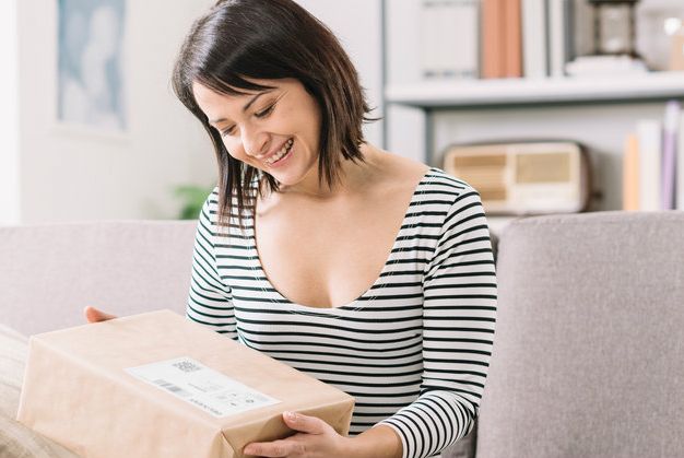 <h3><span class="heading--3">Parcelhub's Custom Clearance Services Include:</span></h3>

<p>Custom clearance for imported goods</p>

<p><a href="https://www.parcelhub.co.uk/cross-border/freight-forwarding">Freight Forwarding Services</a> (Air, Sea, Road, and Rail)</p>

<p>BIRDS (<a href="https://www.gov.uk/guidance/apply-to-import-multiple-low-value-parcels-on-one-declaration#when-you-cannot-use-the-bulk-import-reduced-data-set">Bulk Import Reduced Data Set</a>) Approval</p>

<p>Parcelhub is uniquely positioned to provide customs clearance support, handling, and final mile delivery solutions for <a href="https://www.parcelhub.co.uk/tracked-parcel-delivery">tracked parcel services</a>.</p>
